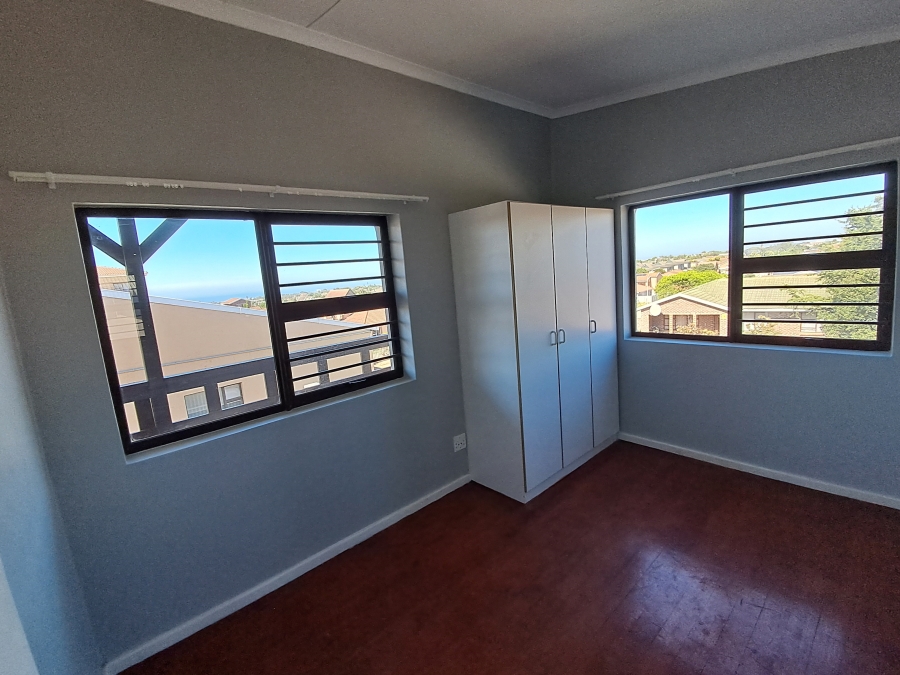 To Let 3 Bedroom Property for Rent in Wavecrest Eastern Cape